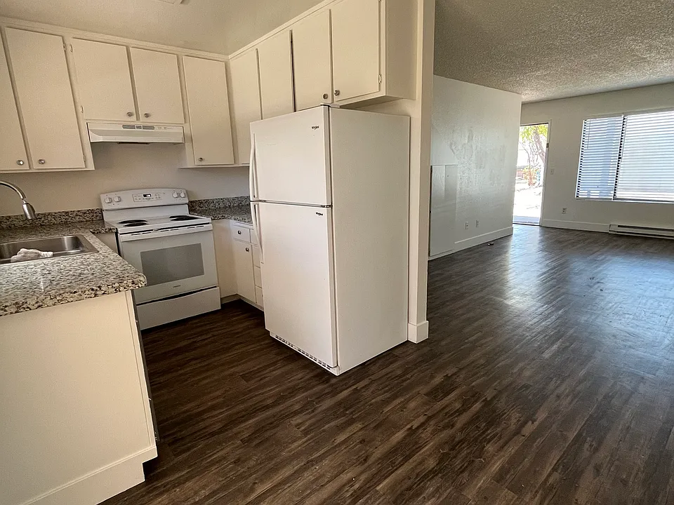 2560 Kenton Ct #1
