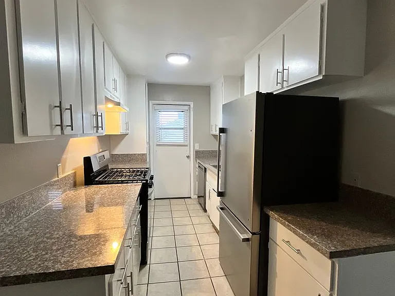 1769 Daly-Grand Apartments — Photo 4