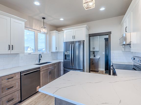 5th image of 321 Rose Quartz Pl