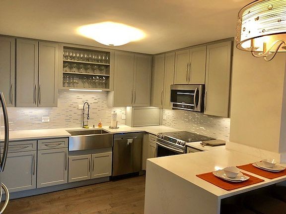 4th image of 555 W Cornelia Ave APT 1111