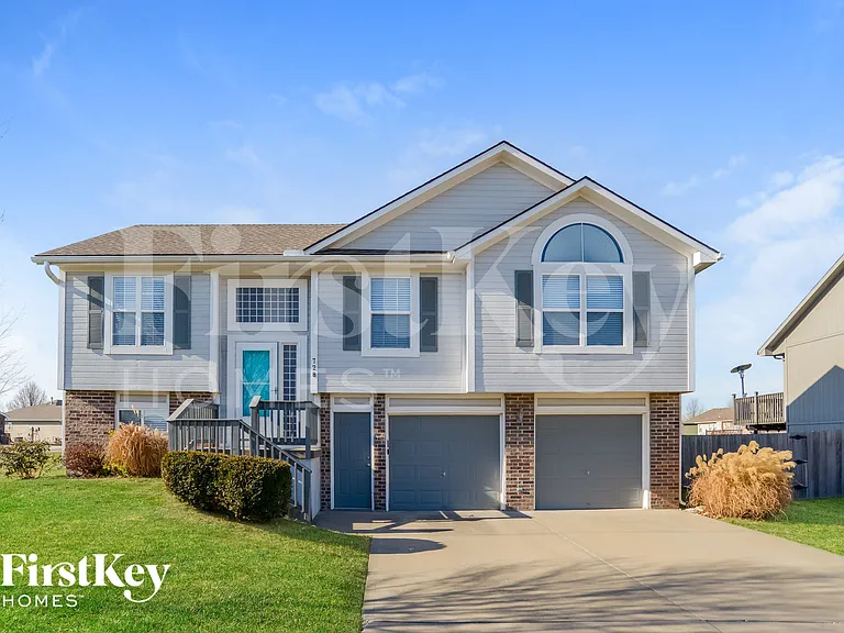 728 Corrington Dr — Photo 1