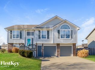 728 Corrington Dr, Raymore, MO 64083