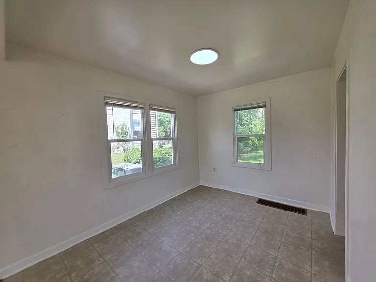 1206 Putnam St — Photo 5