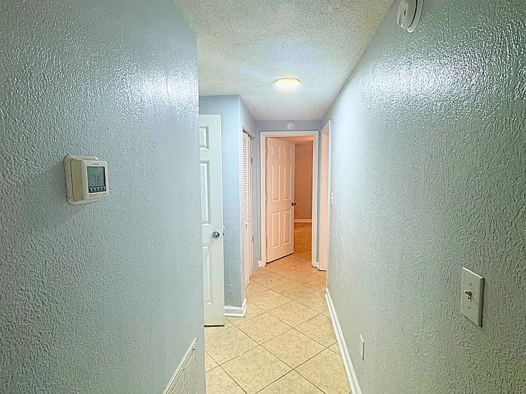 Willow Tree Apartments — Photo 27