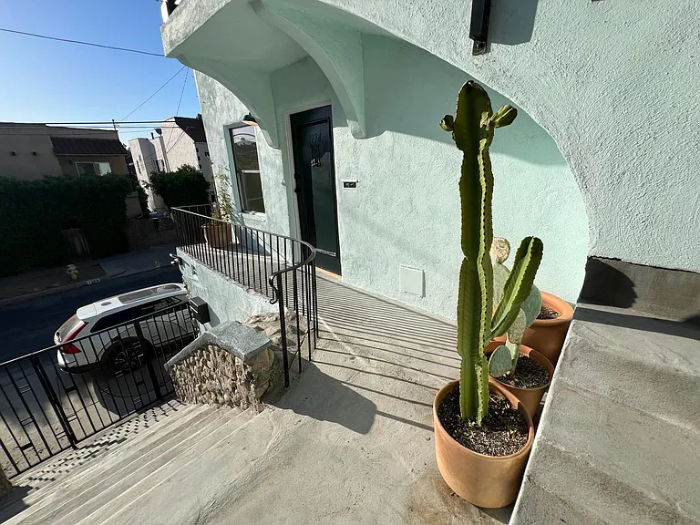 1134 N Coronado St #1/2 — Photo 24