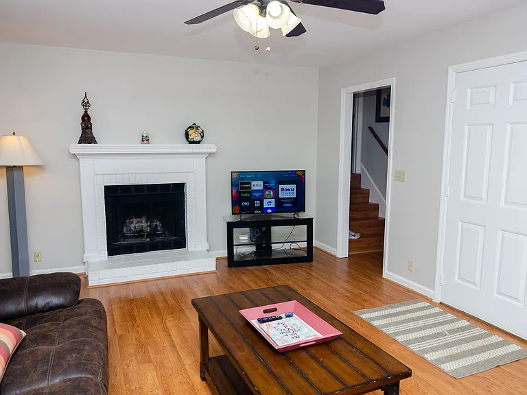 306 Wedgewood Ct — Photo 2