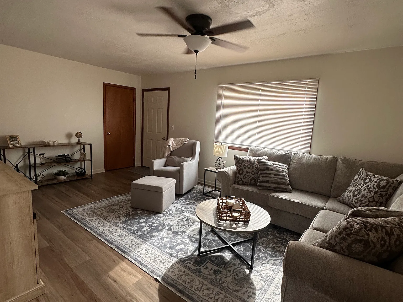 2 bed, 816 sqft, $2,500 — Photo 2