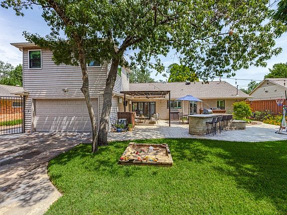 4th image of 3326 Regent Dr