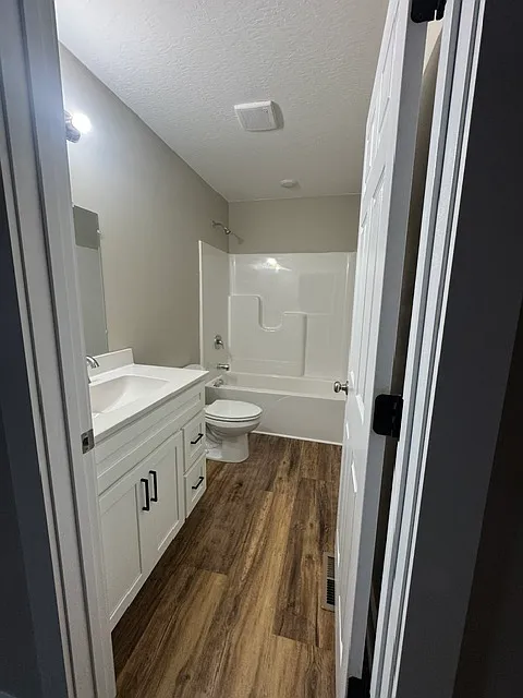 1355 Woodlawn Road #406 - 406 — Photo 4