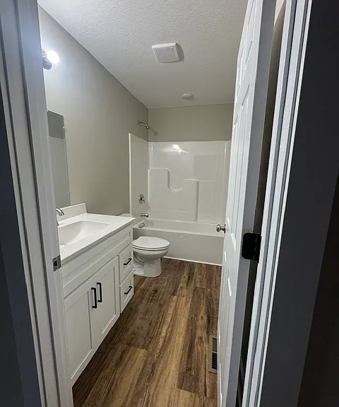1355 Woodlawn Rd #401-1 — Photo 5