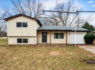 131 Bullard St, Poplar Grove, IL 61065