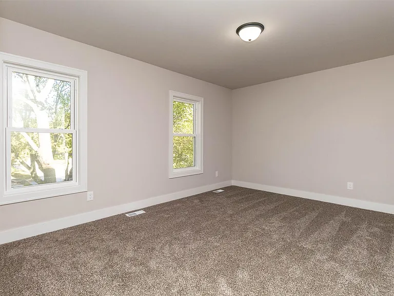 5485 Hammersmith Dr — Photo 32