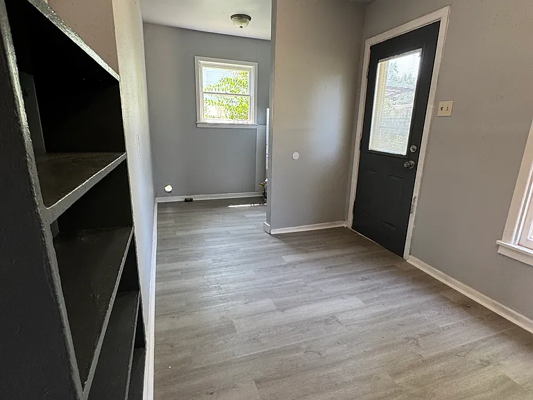 2472 Culver Ave — Photo 5