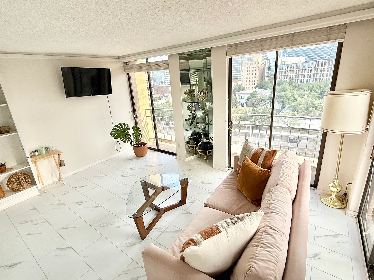 1122 Colorado St — Photo 4