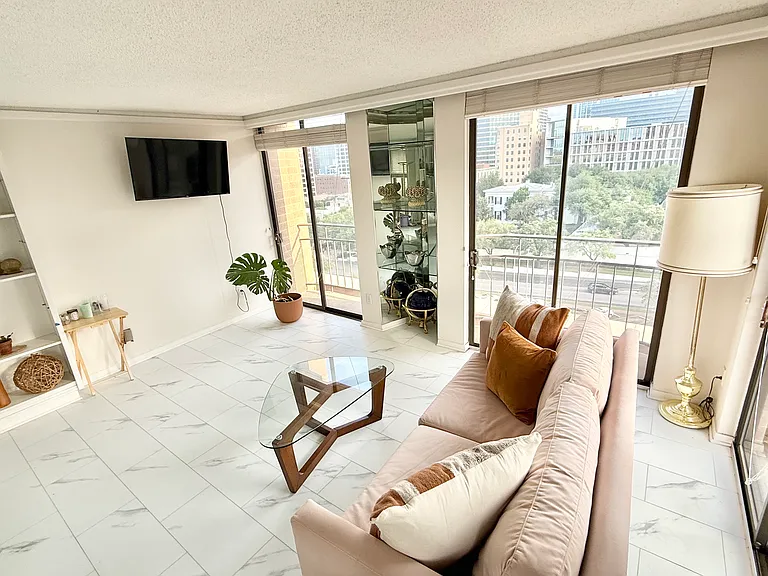 1122 Colorado St #1108 — Photo 4