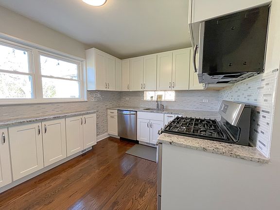 4th image of 1918 Redwood Ln
