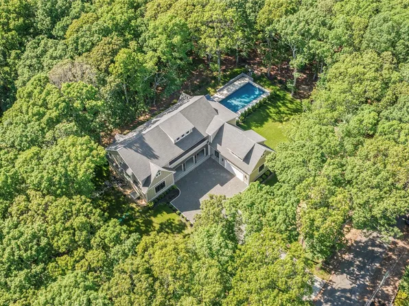 1355 Little Peconic Bay Road, Cutchogue, NY 11935