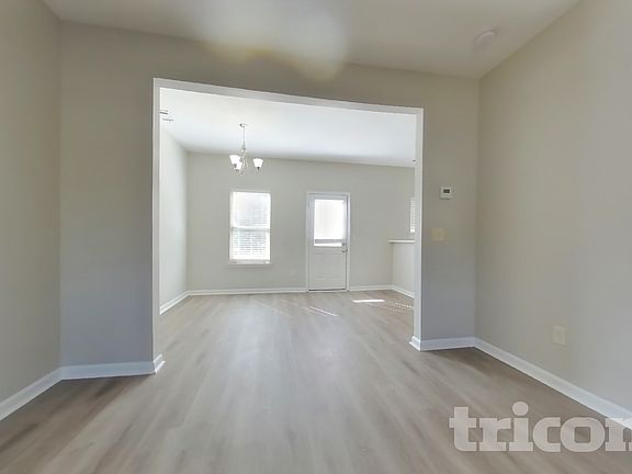 3rd image of 90 Wyndham Ct SE