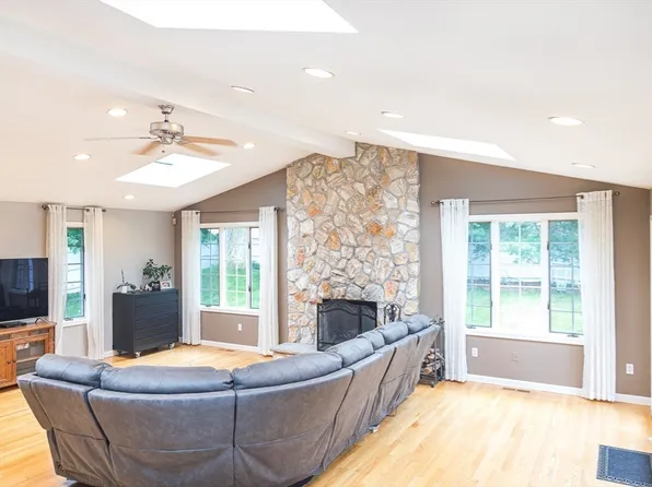 15 Buford Rd, Peabody, MA 01960