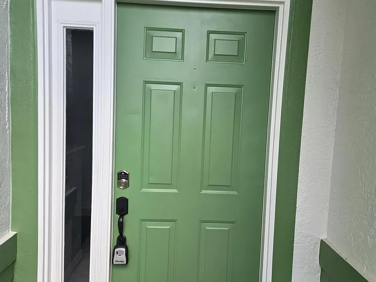 292 Carmel Dr — Photo 3