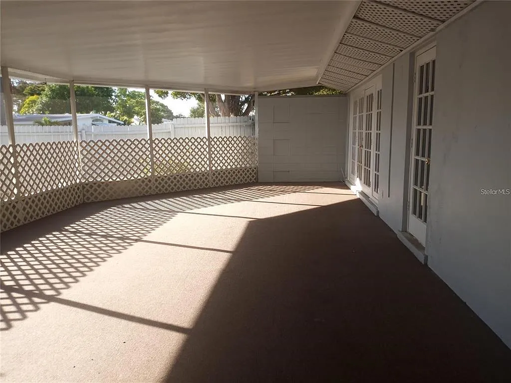 3 bed, 2.0 bath, 1240 sqft, $2,000 — Photo 2