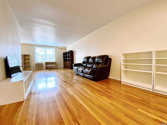 4th image of 142-05 Roosevelt Ave #615