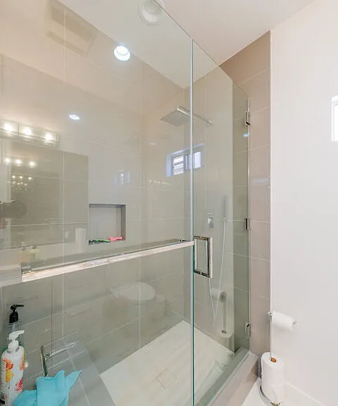 2256 Montrose Ave #2 — Photo 11