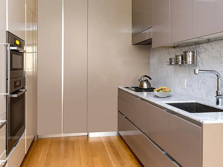 124 W 23rd St #4B — Photo 5