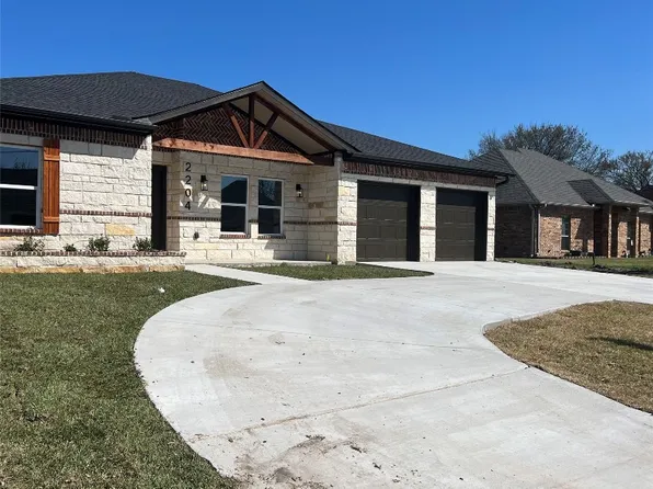 2204 Albert Broadfoot St, Bonham, TX 75418