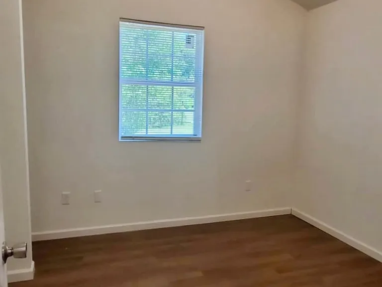 30 Charles Lee Cir #10 — Photo 2