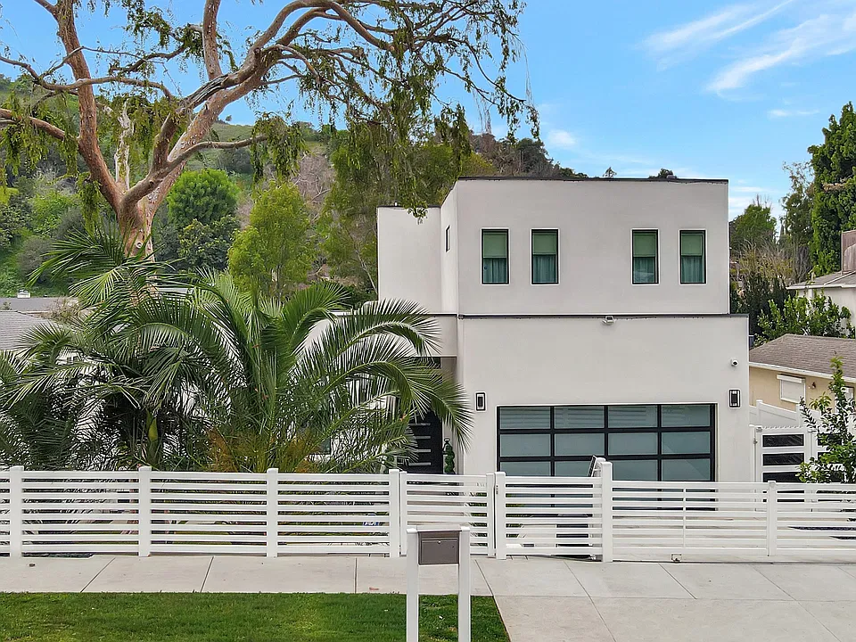 4203 Saugus Ave