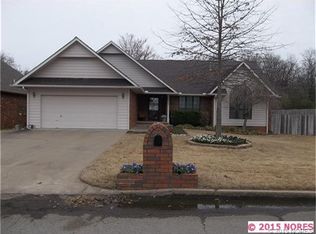 613 Chapman Ave, Tahlequah, OK 74464