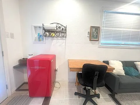 1 bed, 450 sqft, $900 — Photo 3