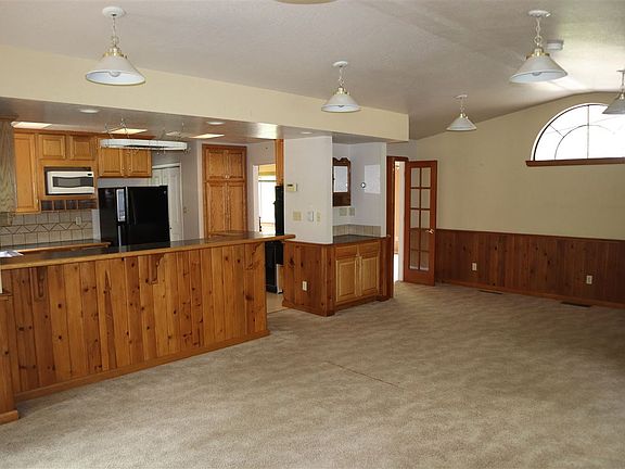 5th image of 338 Coburn St