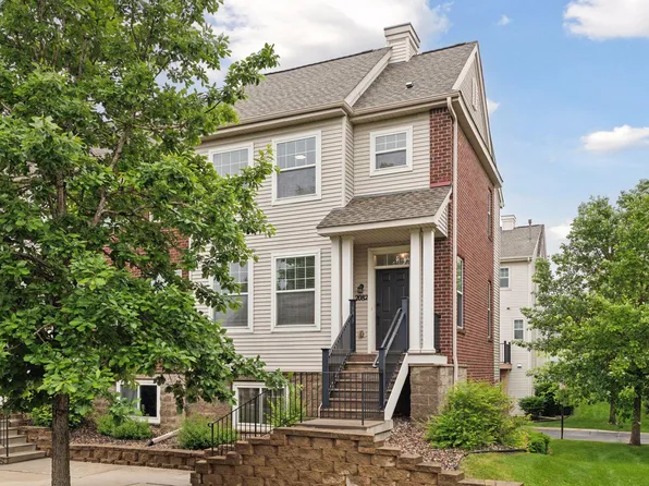 2082 Wellens St, Chaska, MN 55318