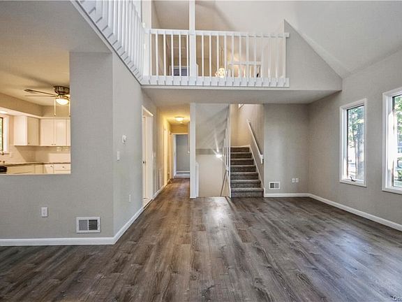 5th image of 33 Rockwood Dr