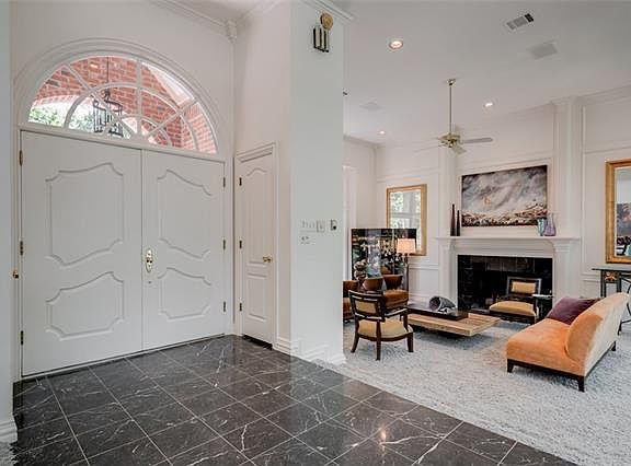 3rd image of 1018 Diamond Blvd Unit A