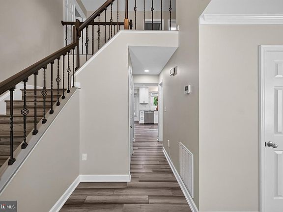 5th image of 10 Timothy Ln