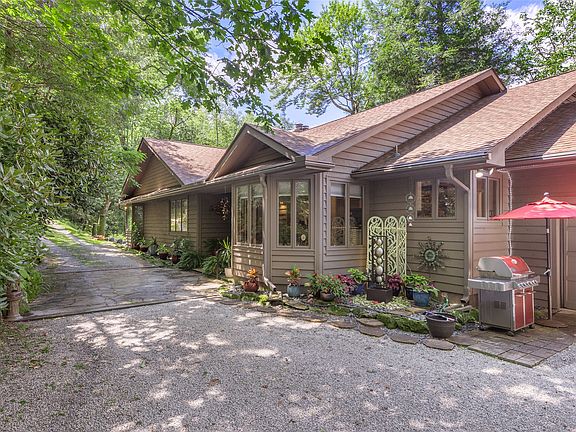 2nd image of 845 Whiteside Mountain Road