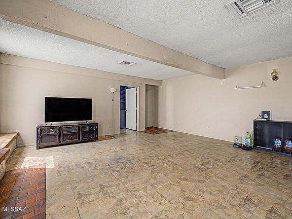 5th image of 1402 N Placita Real