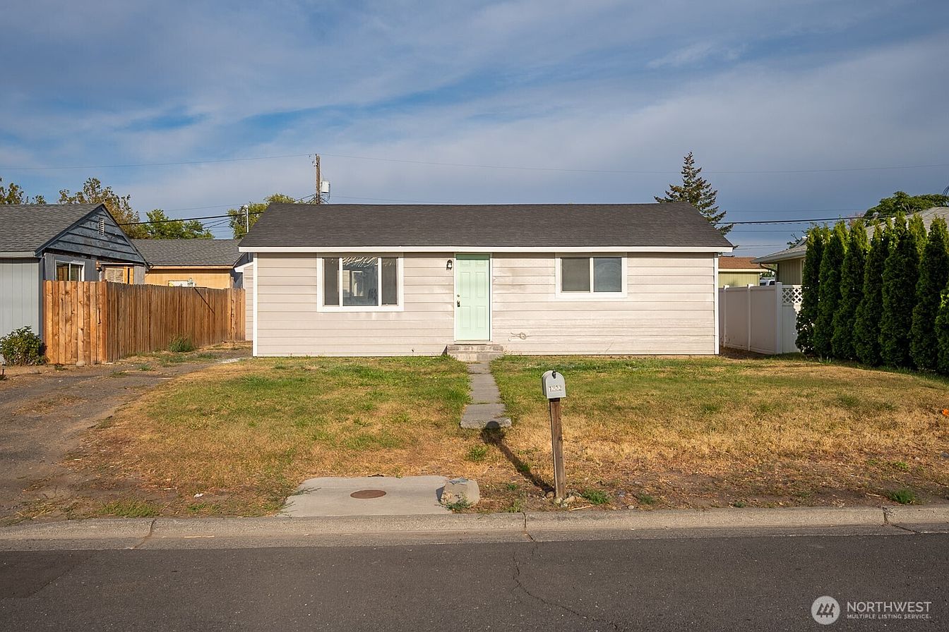 1st image of 1222 SE A Street