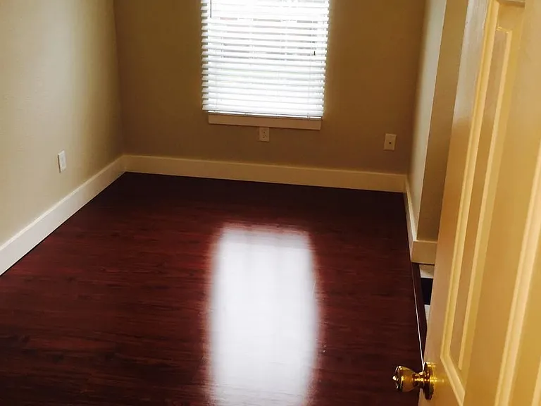 650 Marion St NE #10 — Photo 11