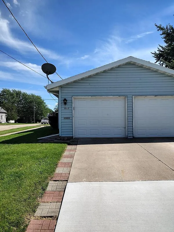 2 bed, 1.0 bath, $1,119 — Photo 3