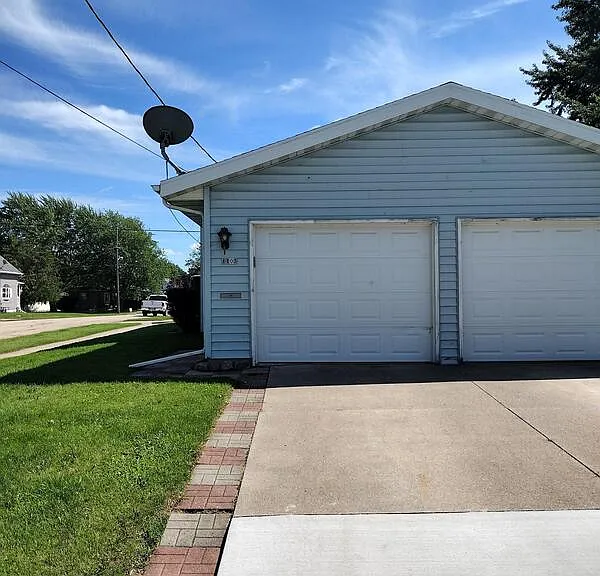 1103 Arthur Ave — Photo 3