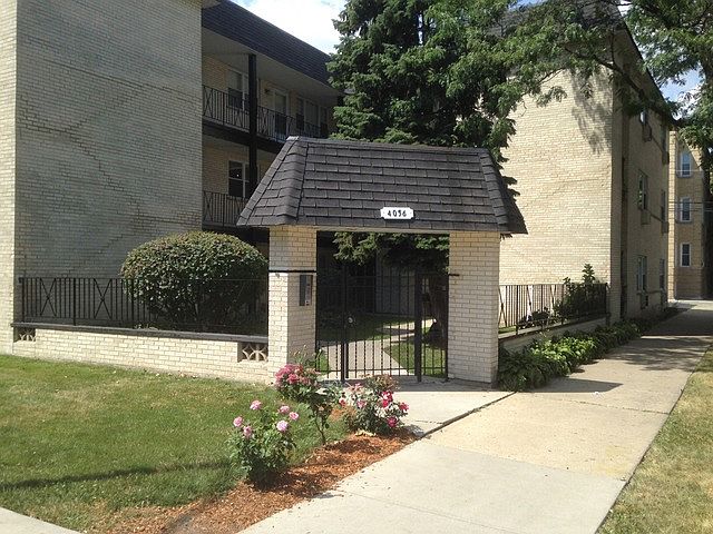 1st image of 4056 N California Ave APT 2E