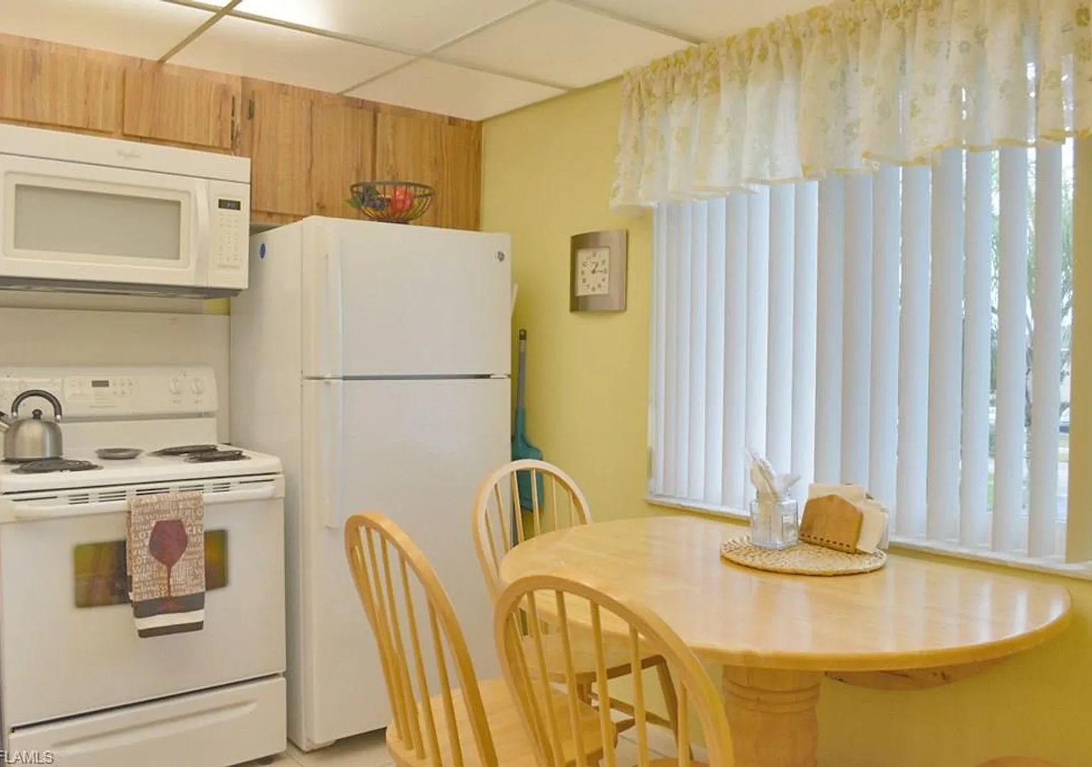Available for Summer 2022 - Clean and Spacious Condo in Naples Sunrise -- $1,250/month — Photo 3