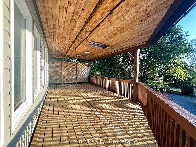 127 Lake Dr N — Photo 17