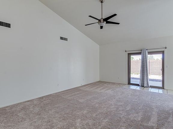 Great Room - Vaulted Ceilings