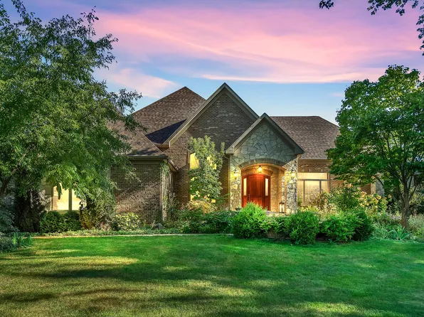 114 Riverview Ct, Oswego, IL 60543