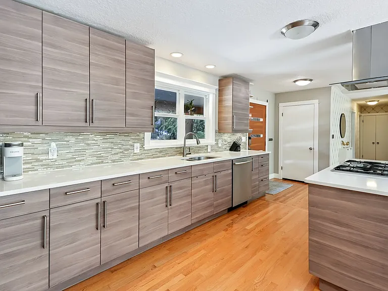 5530 SW Logan Ct — Photo 15